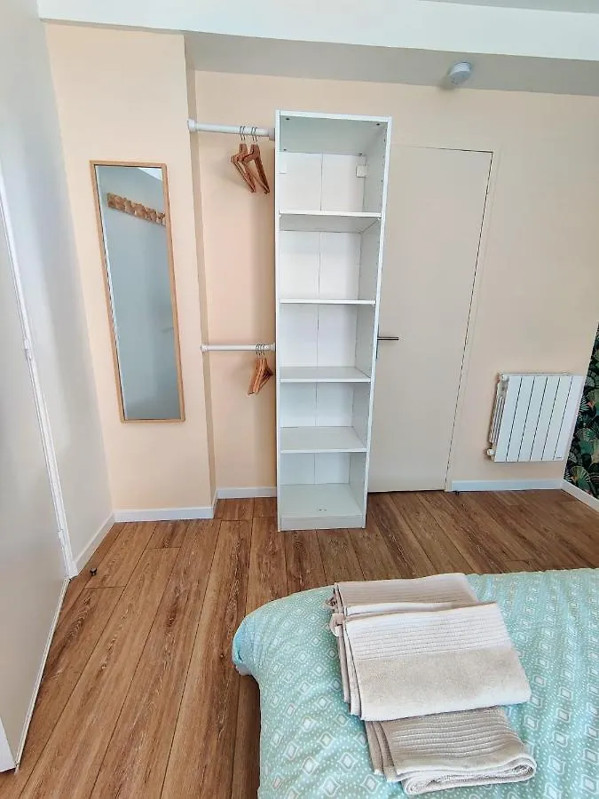 Couette-café Chambre Arvor Avec Salle De Bains Privative Dans Une Residence Avec Salon Et Cuisine Partages Brest