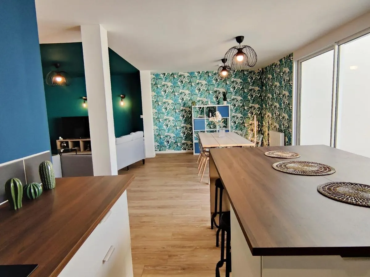 Chambre Arvor Avec Salle De Bains Privative Dans Une Residence Avec Salon Et Cuisine Partages Brest 0*,  France