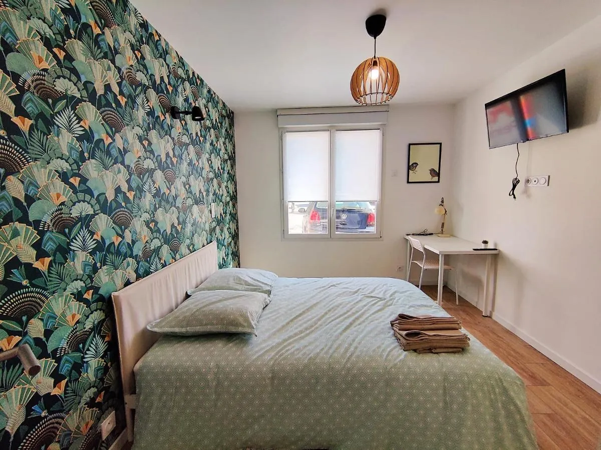 Chambre Arvor Avec Salle De Bains Privative Dans Une Residence Avec Salon Et Cuisine Partages Brest Couette-café